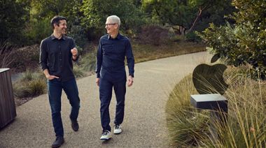 애플, 15년 팀 쿡 시대 마감… 존 터너스 새 CEO가 열어갈 미래는?