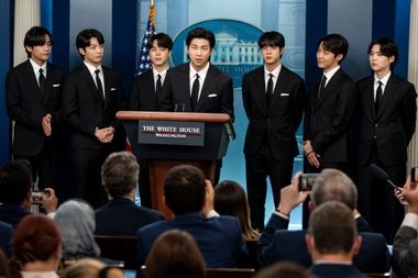 백악관의 BTS/ 총기범죄 예측기술/ 빅테크 연봉 올라      