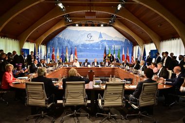 G7 정상회담, 러시아 제재 및 인플레 대응 / 러시아 104년만 디폴트